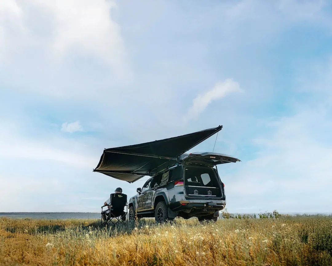 IAWN180023BU – IRONMAN 4X4 Awning, Bolt On Manual 9.3 Foot Panel x 6.8 Foot Panel x 9.3 Foot Panel x Up To 8 Foot Hei...
